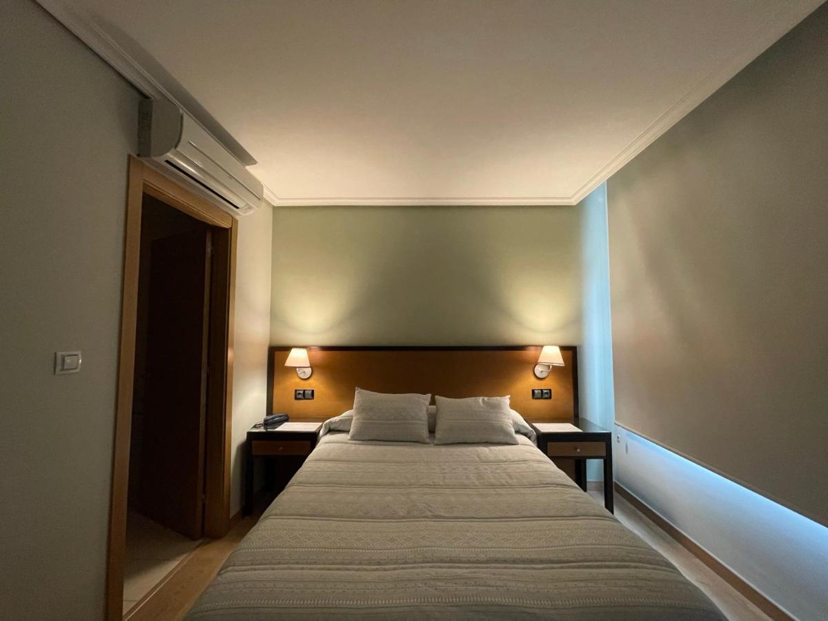 Aparthotel Arenteiro Carballiño Exteriör bild