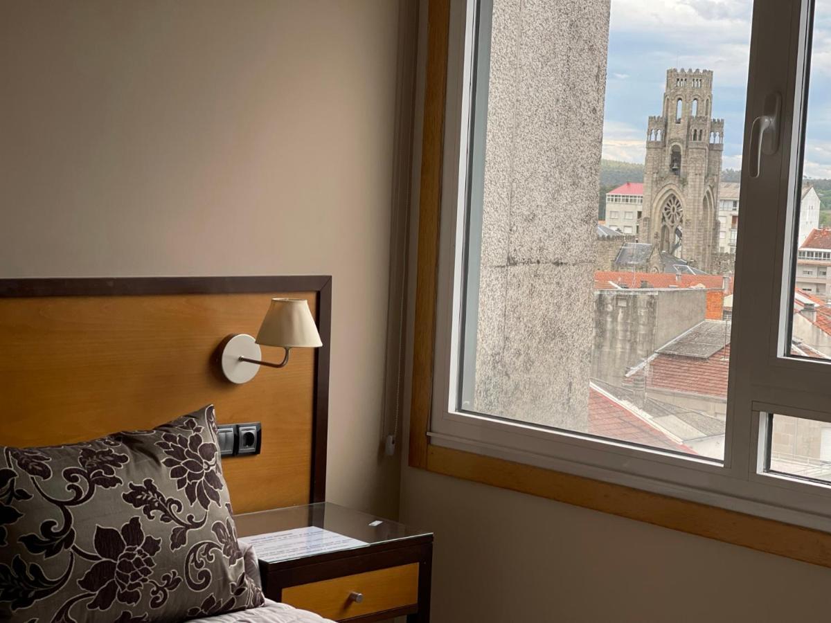 Aparthotel Arenteiro Carballiño Exteriör bild