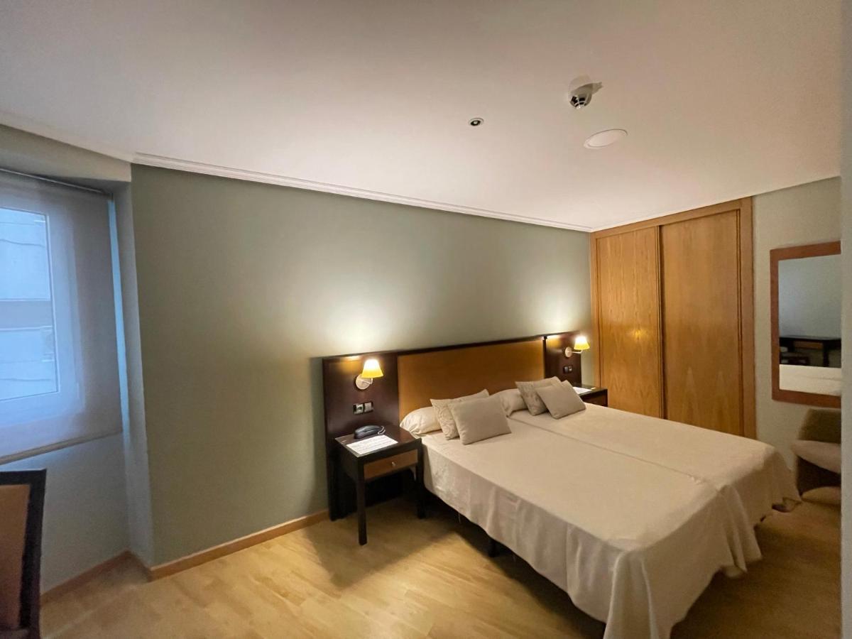 Aparthotel Arenteiro Carballiño Exteriör bild