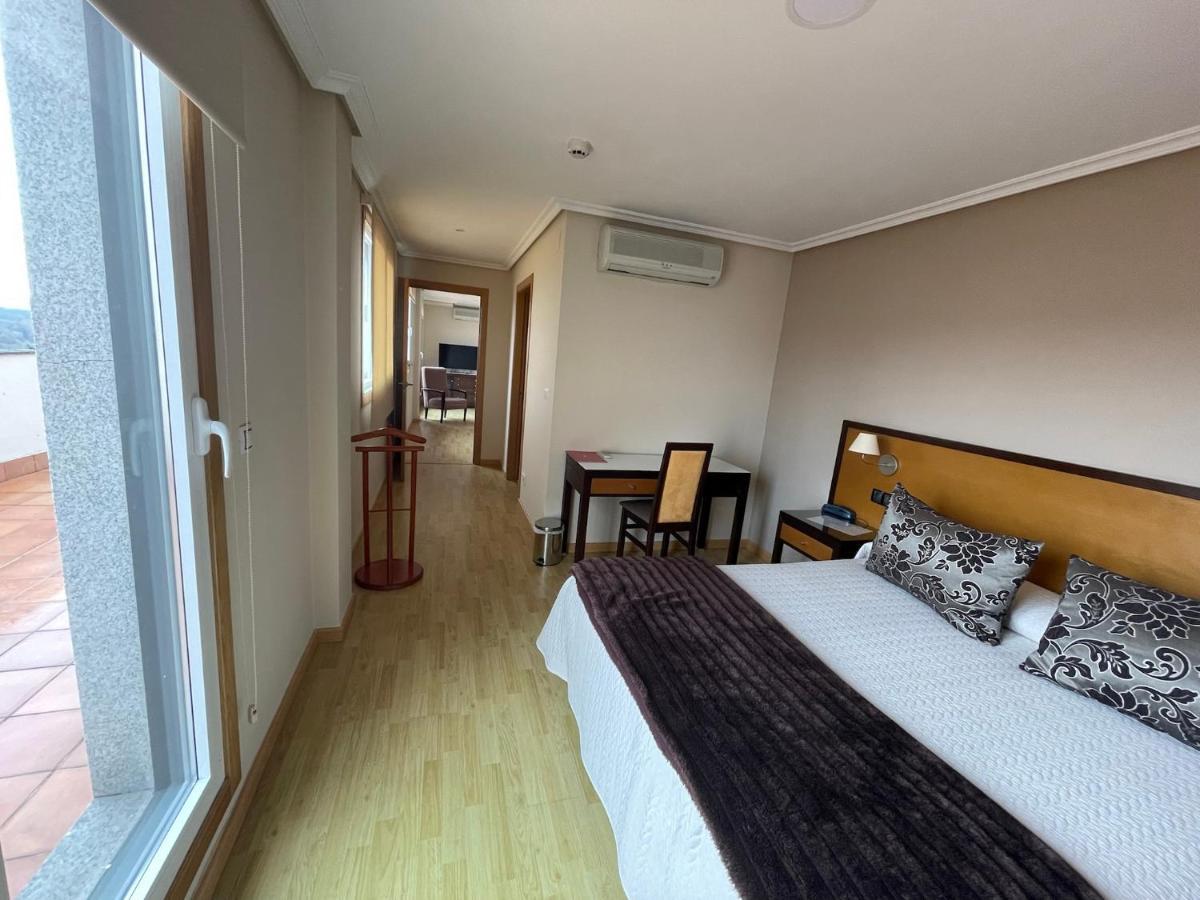 Aparthotel Arenteiro Carballiño Exteriör bild