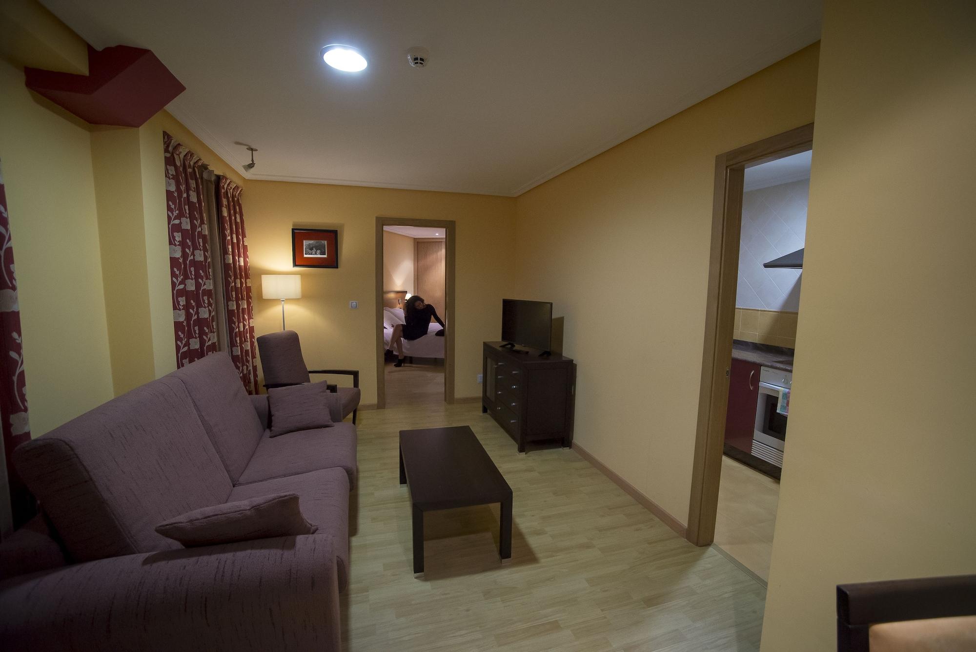 Aparthotel Arenteiro Carballiño Exteriör bild