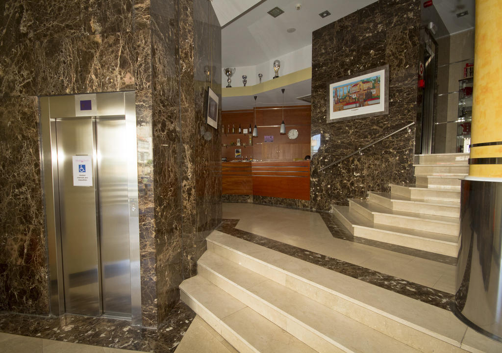 Aparthotel Arenteiro Carballiño Exteriör bild